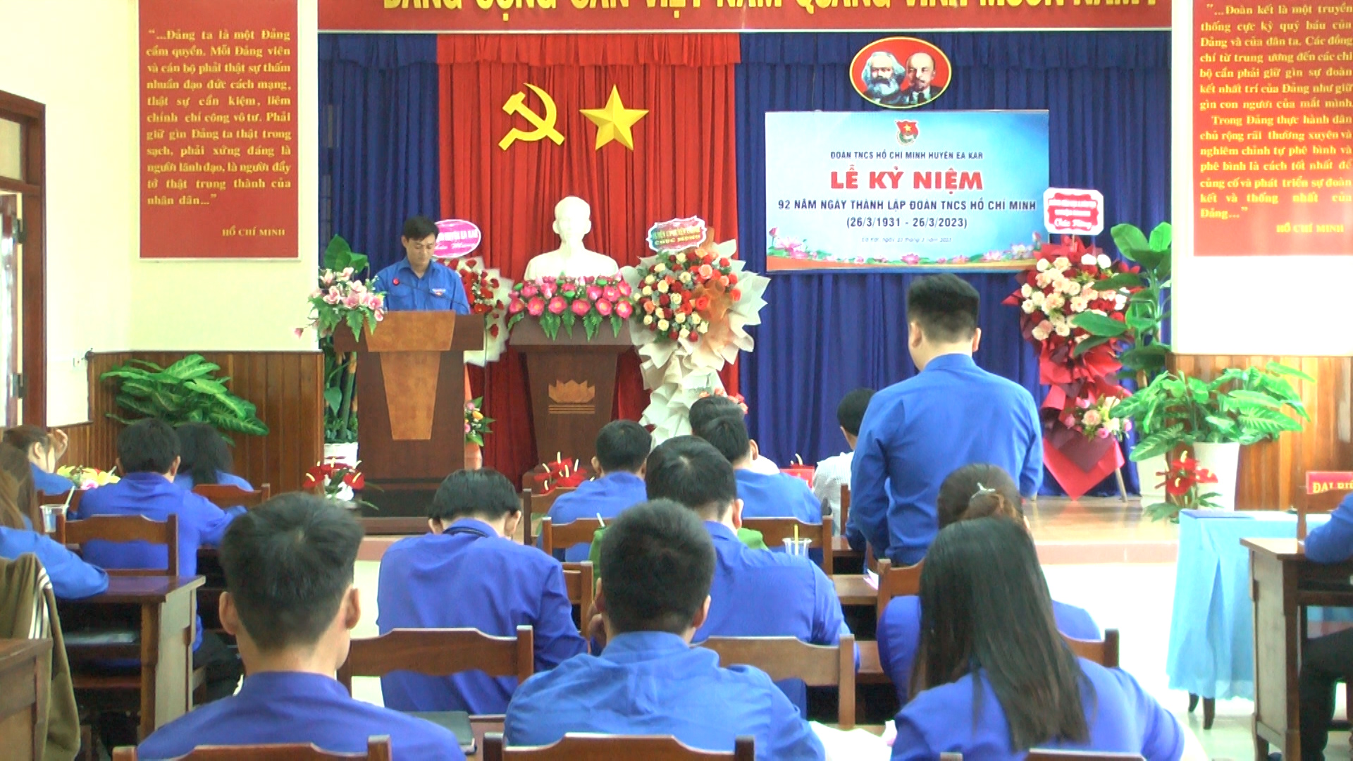 Huyện đoàn tổ chức lễ kỉ niệm 26.00_04_01_02.Still028 (1)